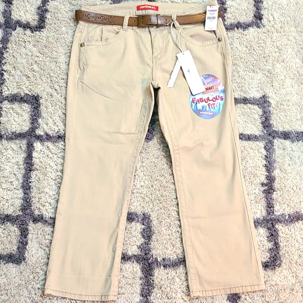 NWT Size 11 UNIONBAY Crop Pants